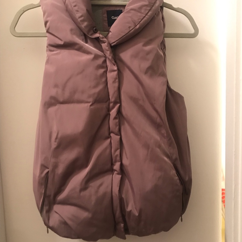 GAP puffy vest with pockets